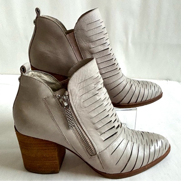 Donald J. Pliner Shoes - Donald J Pliner Elton Leather Cut Out Ankle Boots Pale Pink Gray Size 6M